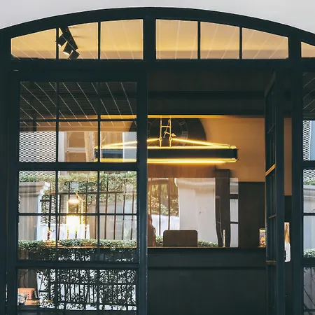 Thea Private Suites By Th District-2