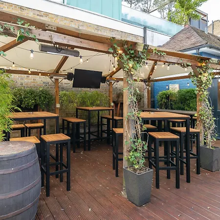 The Bridge Pub & Rooms-3