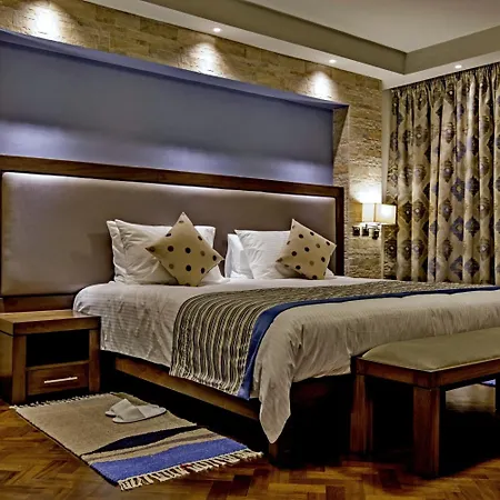 Magna Hotel And Suites-2