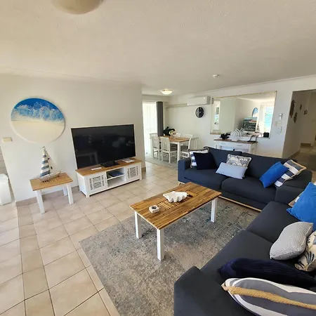 Surfers Chalet-3