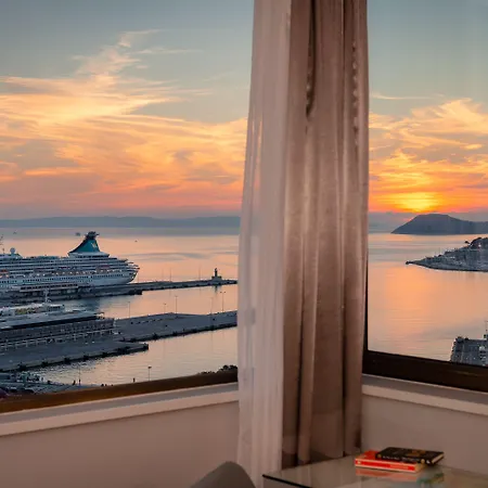 Royal Suites-Sky-2