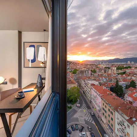 Royal Suites-Sky-3