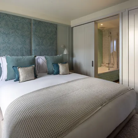 Abbey Strand Apartments, At Holyrood-2