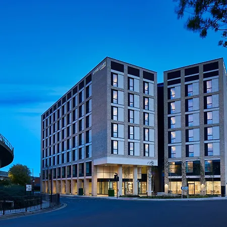 Courtyard By Marriott London City Airport-3