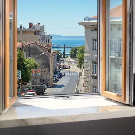 Flos Luxury Rooms-3
