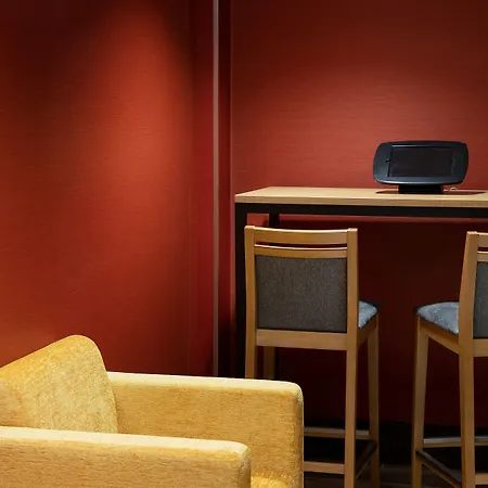 Ramada By Wyndham Leeds East-2