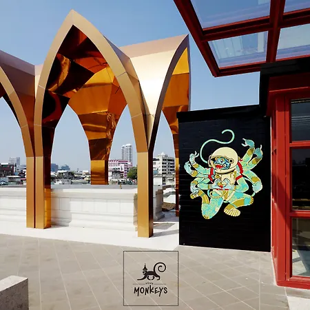 4 Monkeys Hotel-2