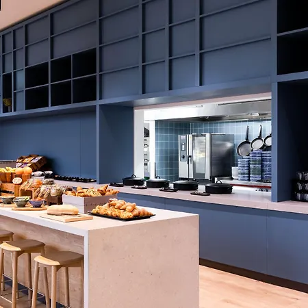 Courtyard By Marriott Glasgow Sec-3