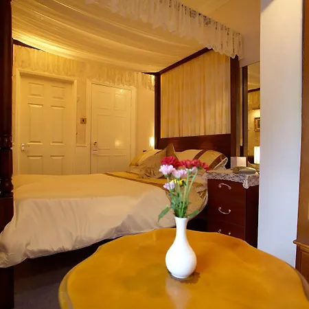 Moonraker House-3