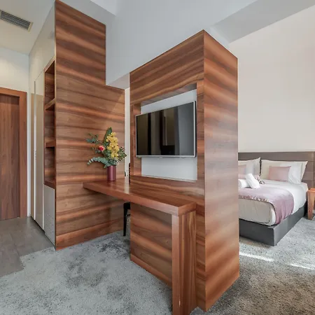 Starlight Luxury Suites-3