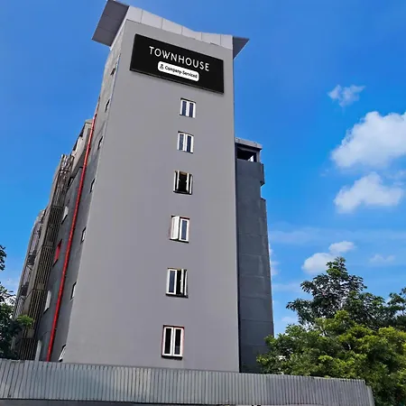 Super Townhouse Balewadi High Street-3