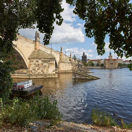 River View Residence By Charles Bridge-3