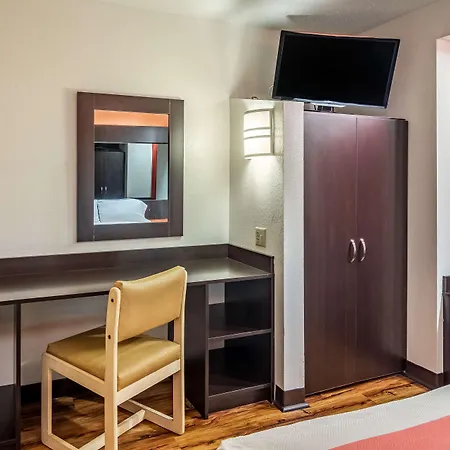 Motel 6 Chattanooga Downtown-3