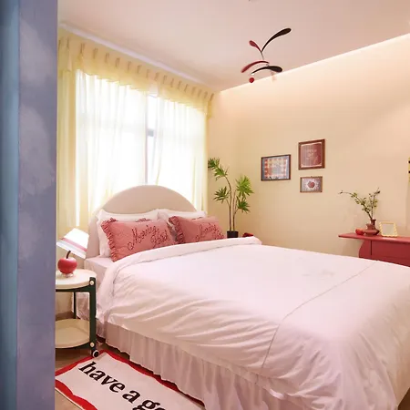 Kitsch Hotel-2