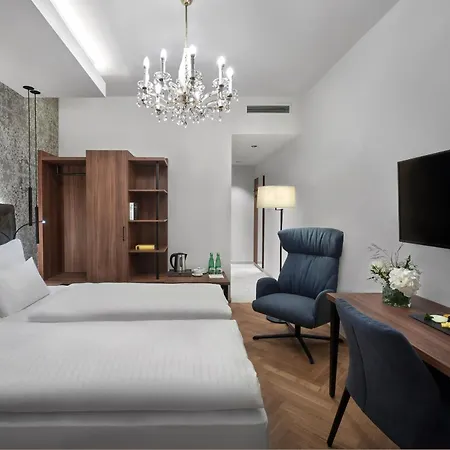 Hotel Schwarzer Adler Innsbruck-3