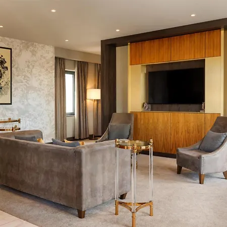 Doubletree By Hilton Belfast City Ten Square-3