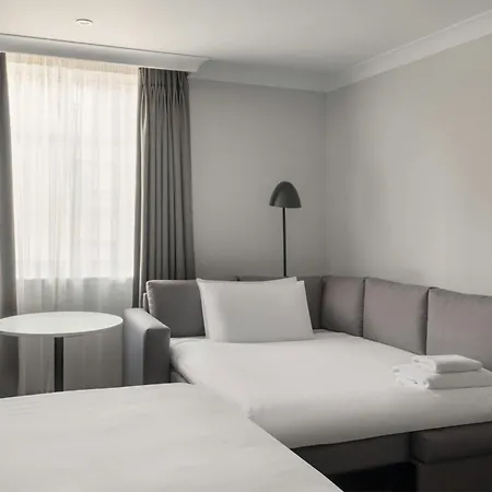 Edinburgh Marriott Hotel Holyrood-3