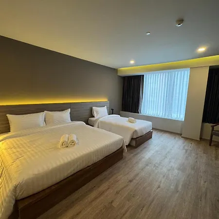 Manhattan Hotel Bangkok-3