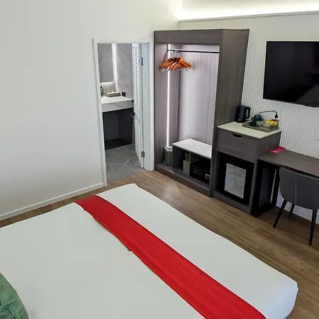 Ramada By Wyndham Cairns City Centre-3