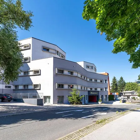 Plaza Premium Salzburg-2