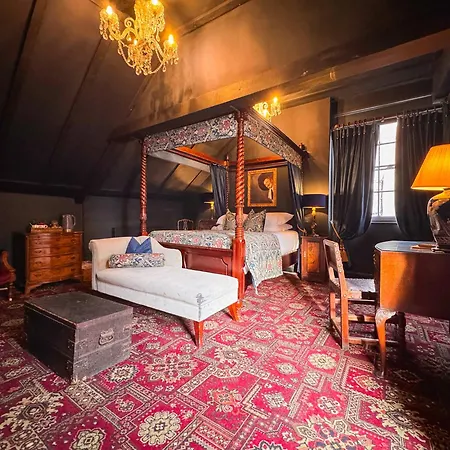 Guy Fawkes Inn-2
