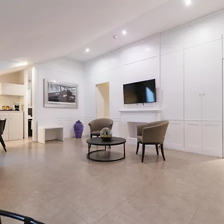 Montenapoleone Suites-2