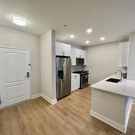 Miracle Mile Apartments-3