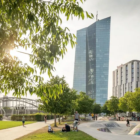 Moxy Frankfurt East-3