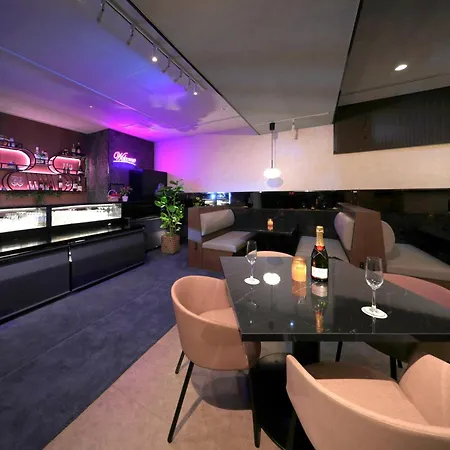 Kuromon Crystal Hotel-2