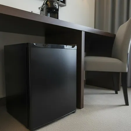 Ramada By Wyndham Leeds East-3