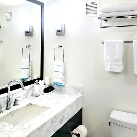 Ocean View Room At Ala Moana Hotel- Fees Include-2