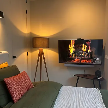 B&B Urban Oasis With Free Parking-3