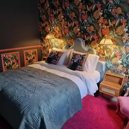 The Mad Hatter'S Guestrooms-2