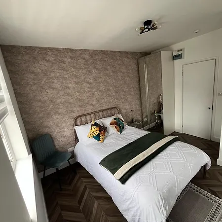 Dalston Luxe Studios, 10 Minutes Away From Liverpool Train Station-2