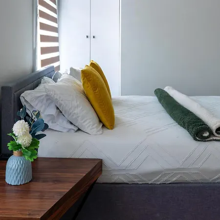 Dalston Luxe Studios, 10 Minutes Away From Liverpool Train Station-3