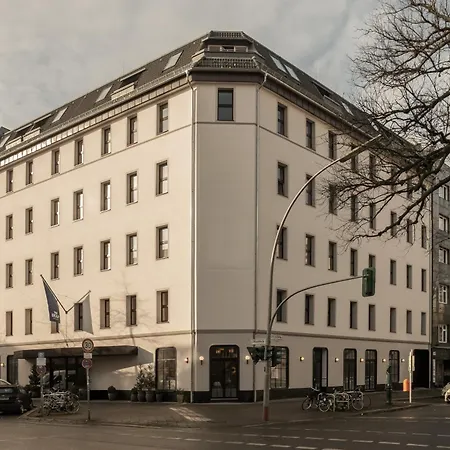 The Dean Berlin-2