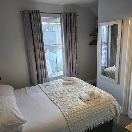 Glascoed Guest House-3