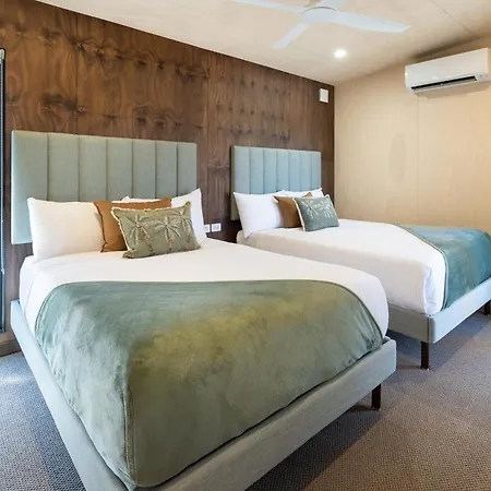 Ashmore Palms Holiday Village-2