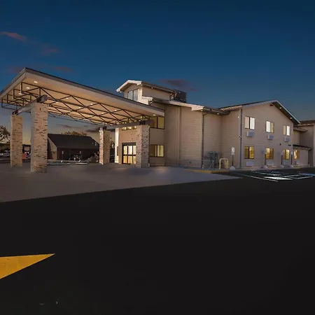 Clarion Pointe Milwaukee Airport-3