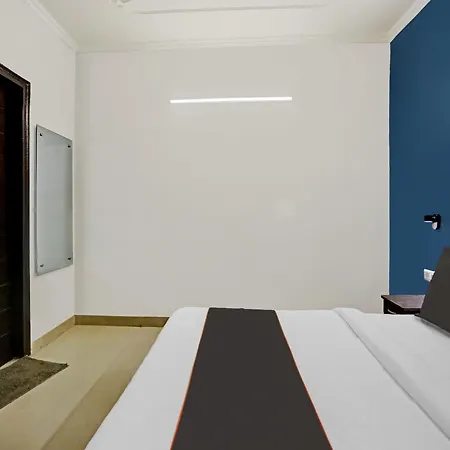 Collection O Agniv Residency Near Saket Metro-2