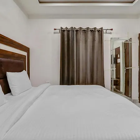 Super Collection O Yamuna Palace Near Gomti Riverfront Park-2