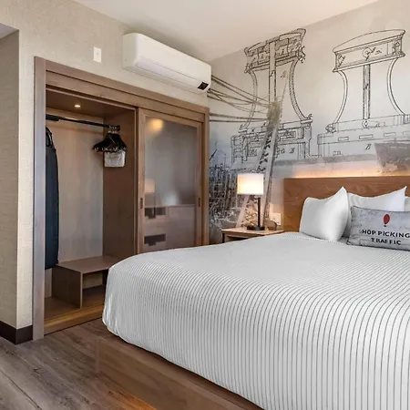 Cambria Hotel Portland Downtown Old Port-3