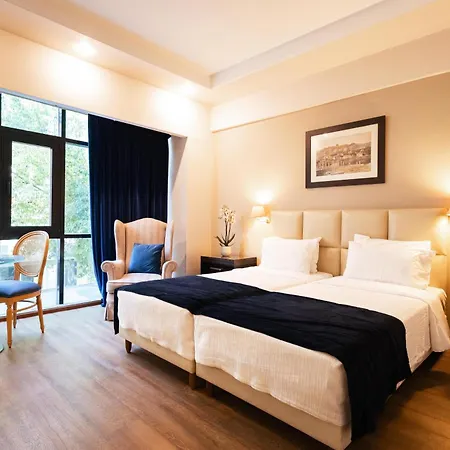 Best Western Plus Embassy Hotel-3