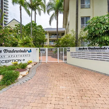 Surfers Tradewinds-2