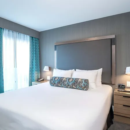 Sandman Signature Ottawa Airport Hotel-2