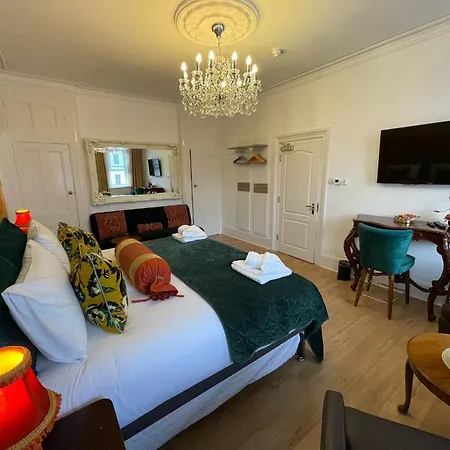 Ashbys Accommodation & Spa Hire-2