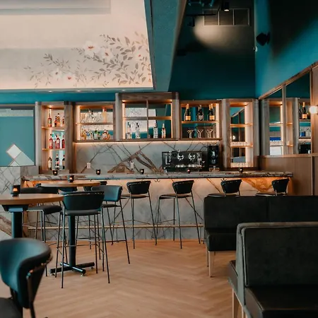 Hilton Garden Inn Montreal Midtown, Quebec, Canada-3
