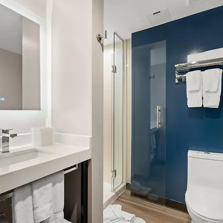 Cambria Hotel Orlando Near Universal Theme Parks-3