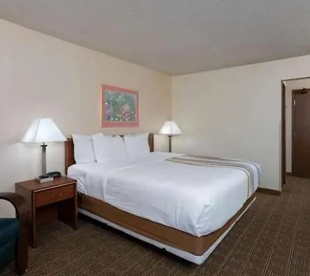 Norwood Inn & Suites By Blisspoint-3