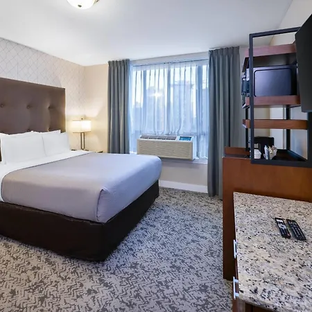 Quality Inn & Suites (Adults Only)-3